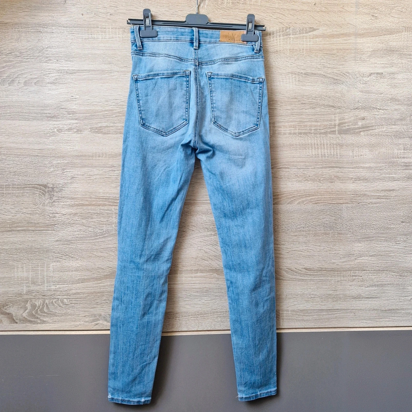 High-waist skinny jean met gaten – photo 2